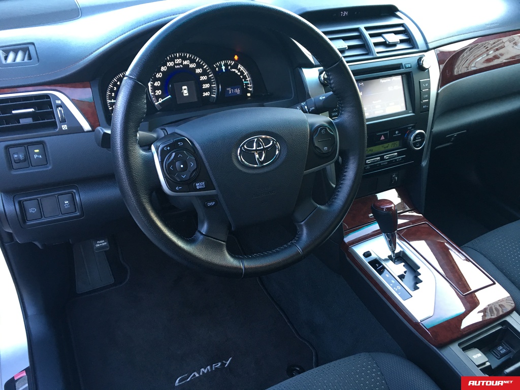 Toyota Camry 2.5 AT Comfort 2014 года за 661 343 грн в Киеве