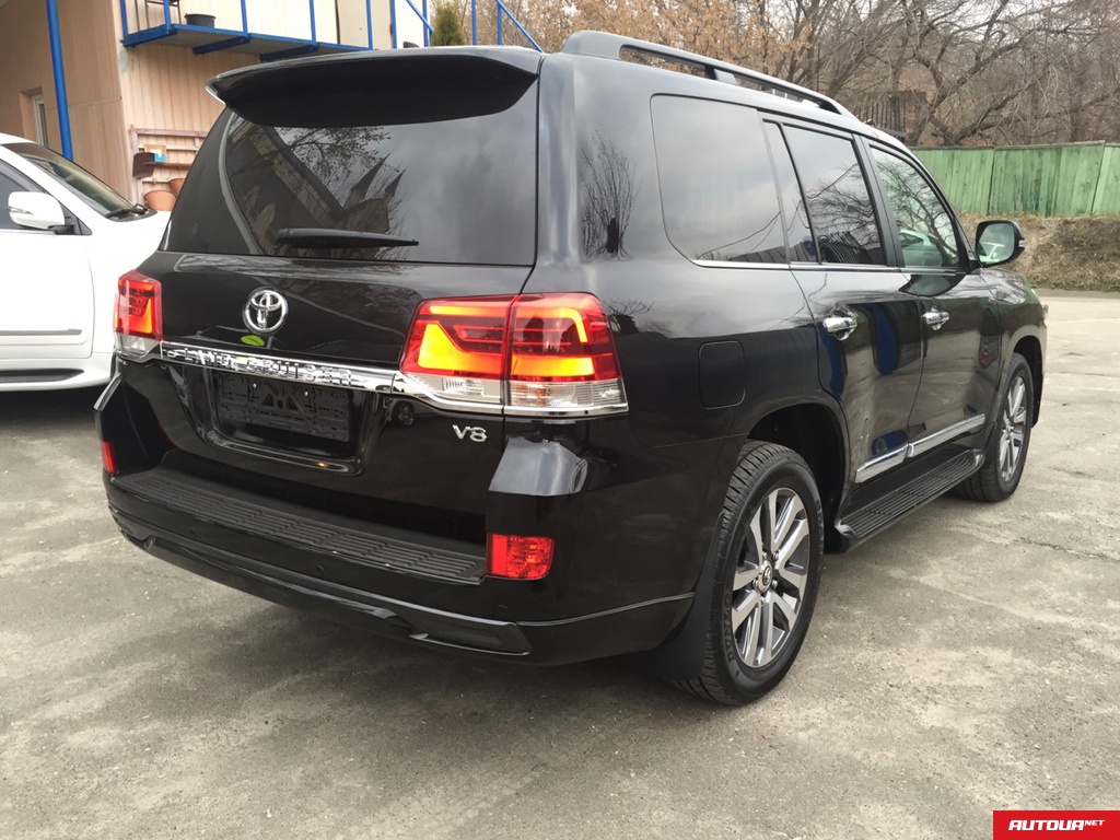 Toyota Land Cruiser 200 Premium 2015 года за 2 853 224 грн в Киеве