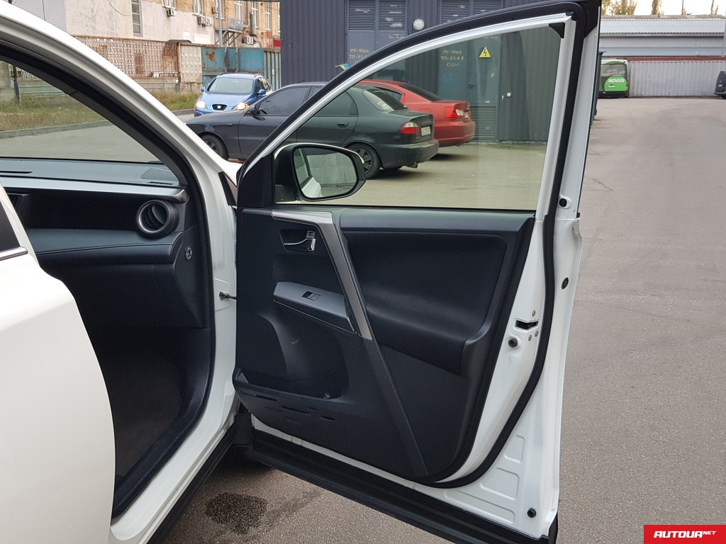 Toyota RAV4 2.0 (IV) 2018 года за 512 939 грн в Киеве