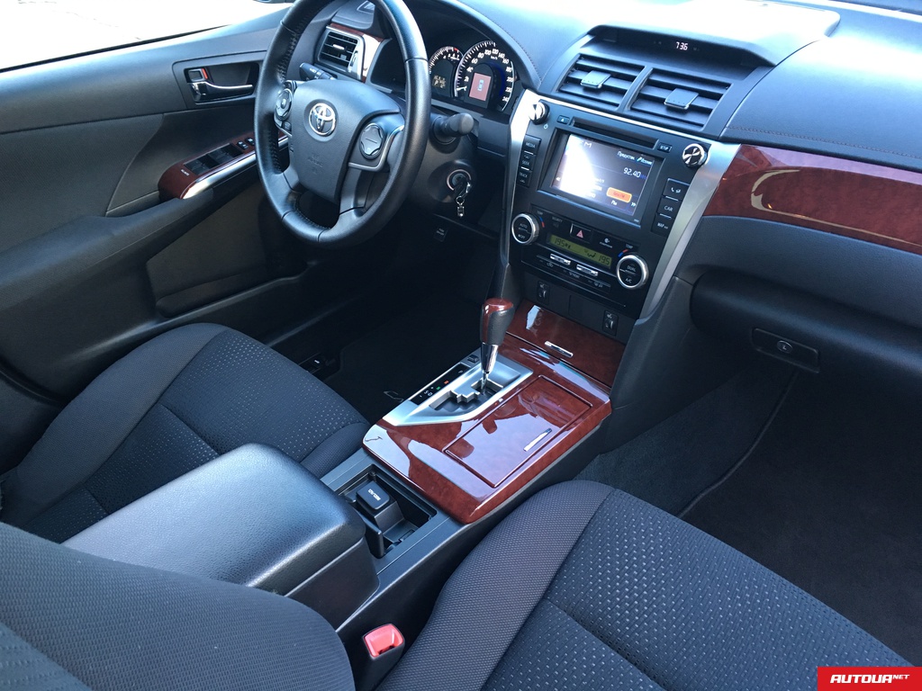Toyota Camry 2.5 AT Comfort 2014 года за 661 343 грн в Киеве