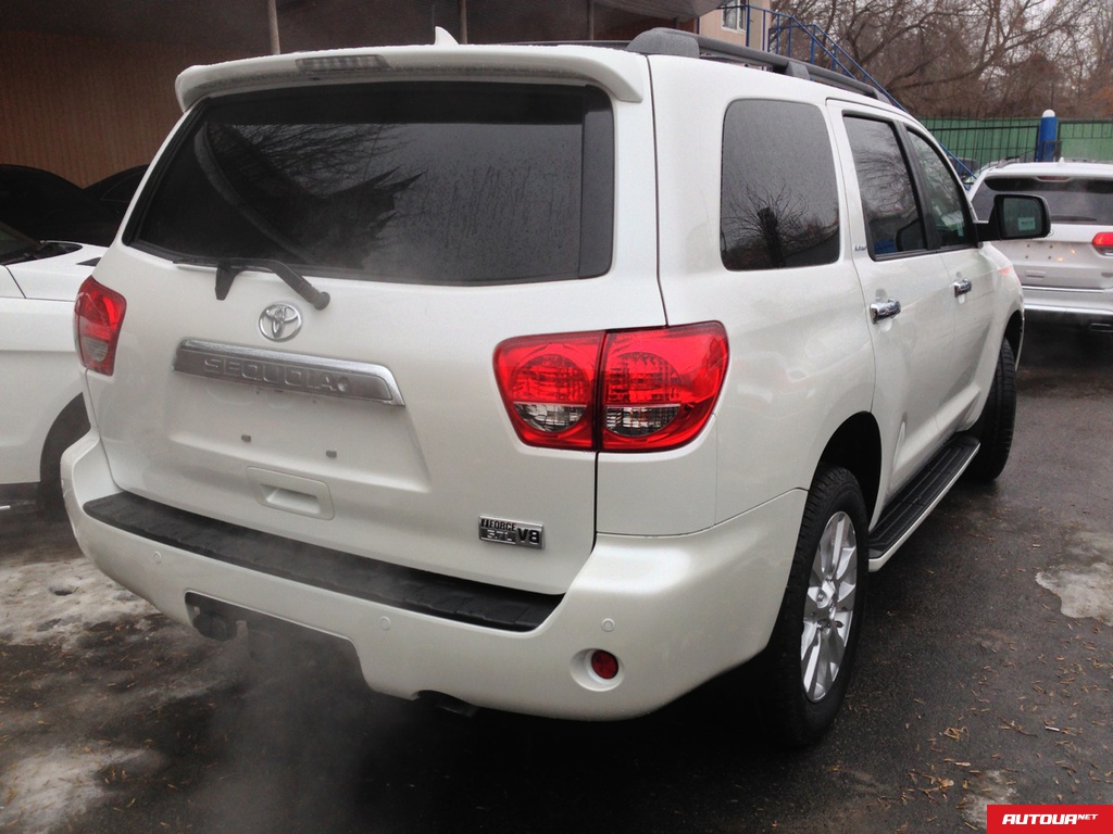 Toyota Sequoia Platinum 2014 года за 2 672 366 грн в Киеве