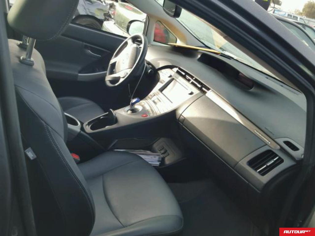 Toyota Prius Plug-in 2014 года за 401 494 грн в Виннице