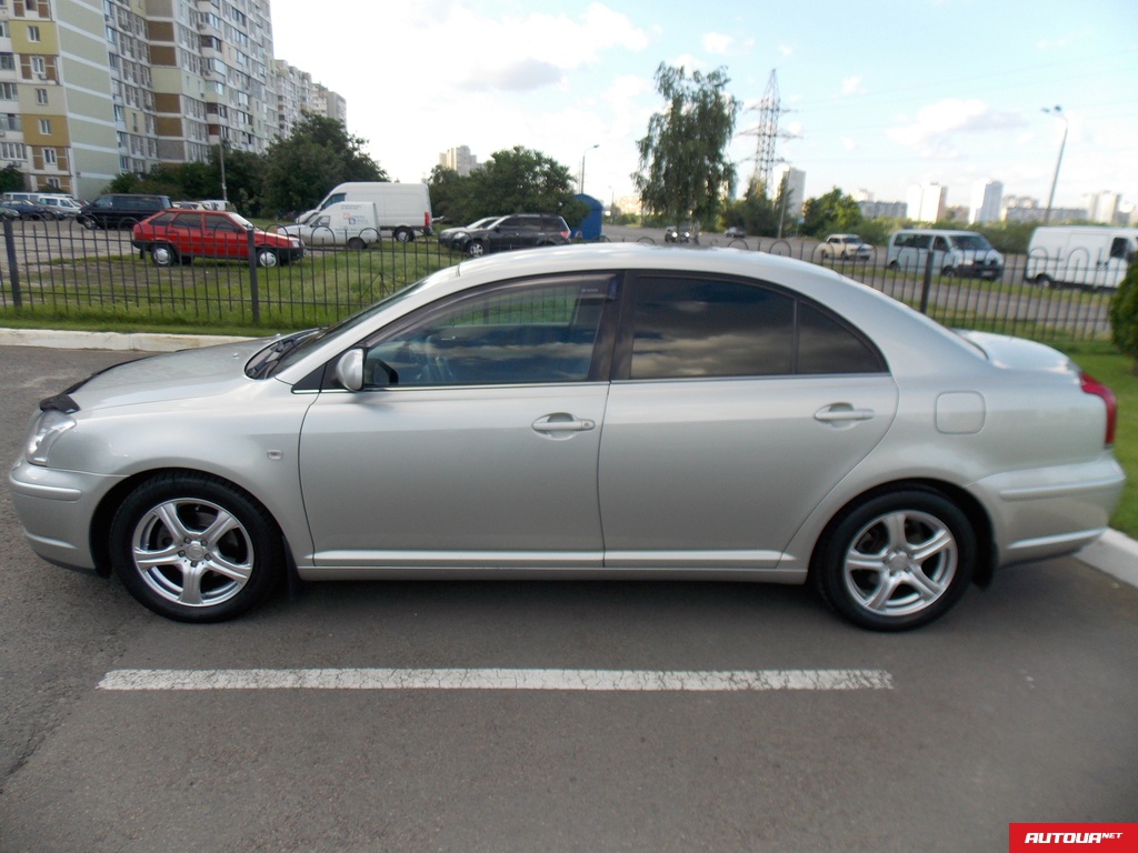 Toyota Avensis 1.8 АТ 2004 года за 318 524 грн в Киеве