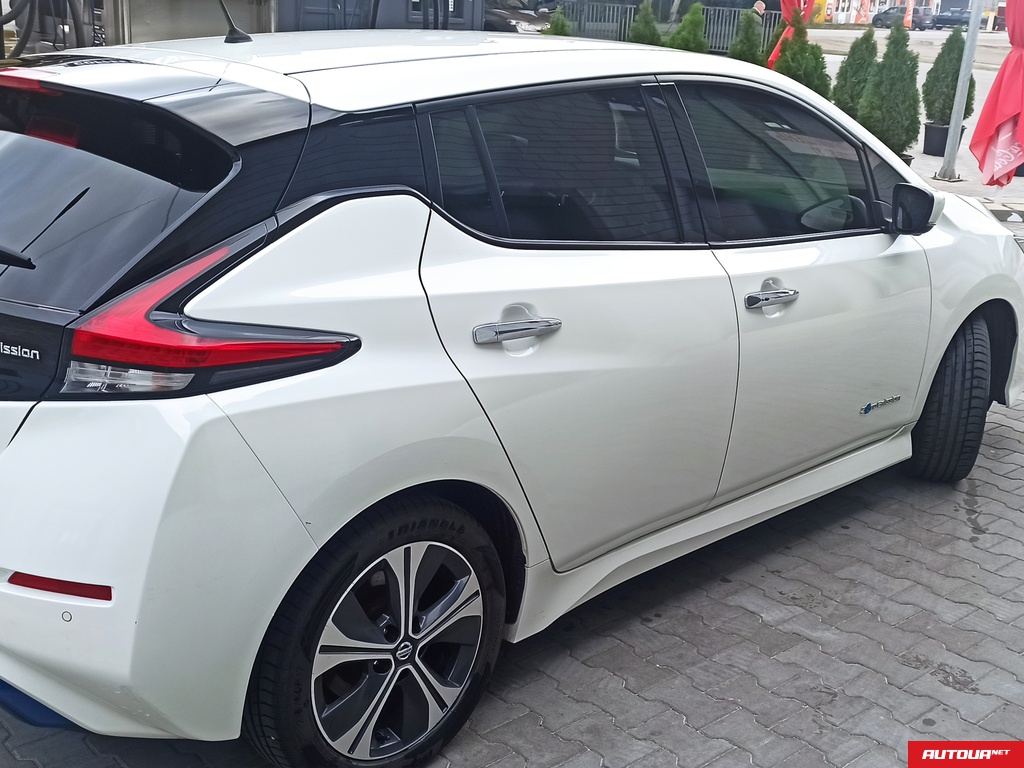 Nissan Leaf N-Connecta  2018 года за 358 303 грн в Киеве