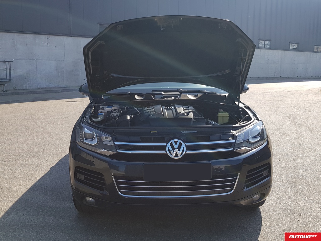 Volkswagen Touareg TOUAREG 3.0 TDI V6 (7P, II) 2013 года за 565 742 грн в Киеве