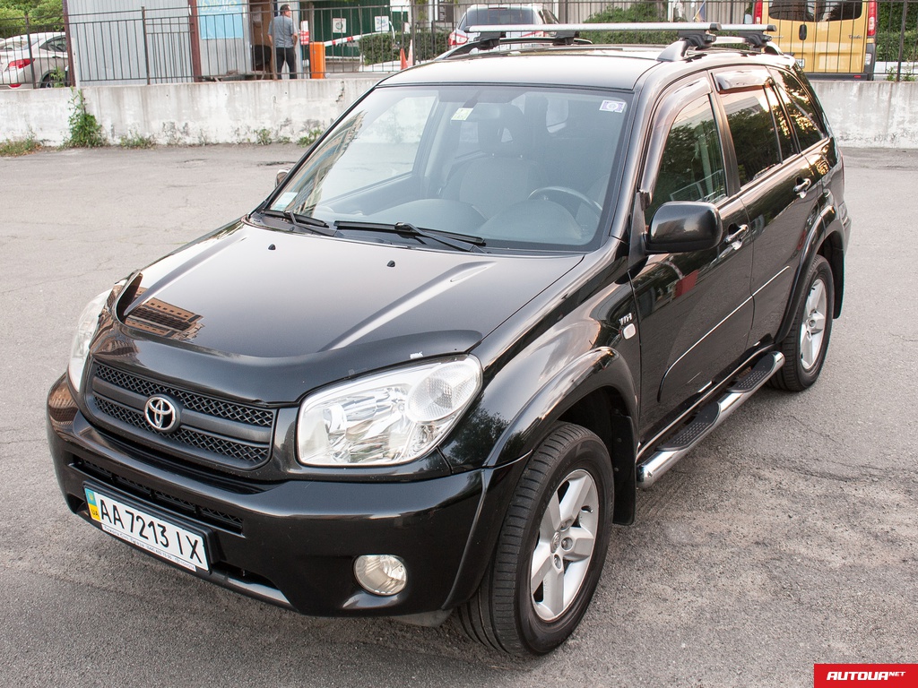 Toyota RAV4 2.0 AT 4x4 2004 года за 249 767 грн в Киеве