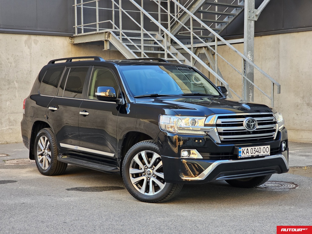 Toyota Land Cruiser 200  2017 года за 1 470 904 грн в Киеве