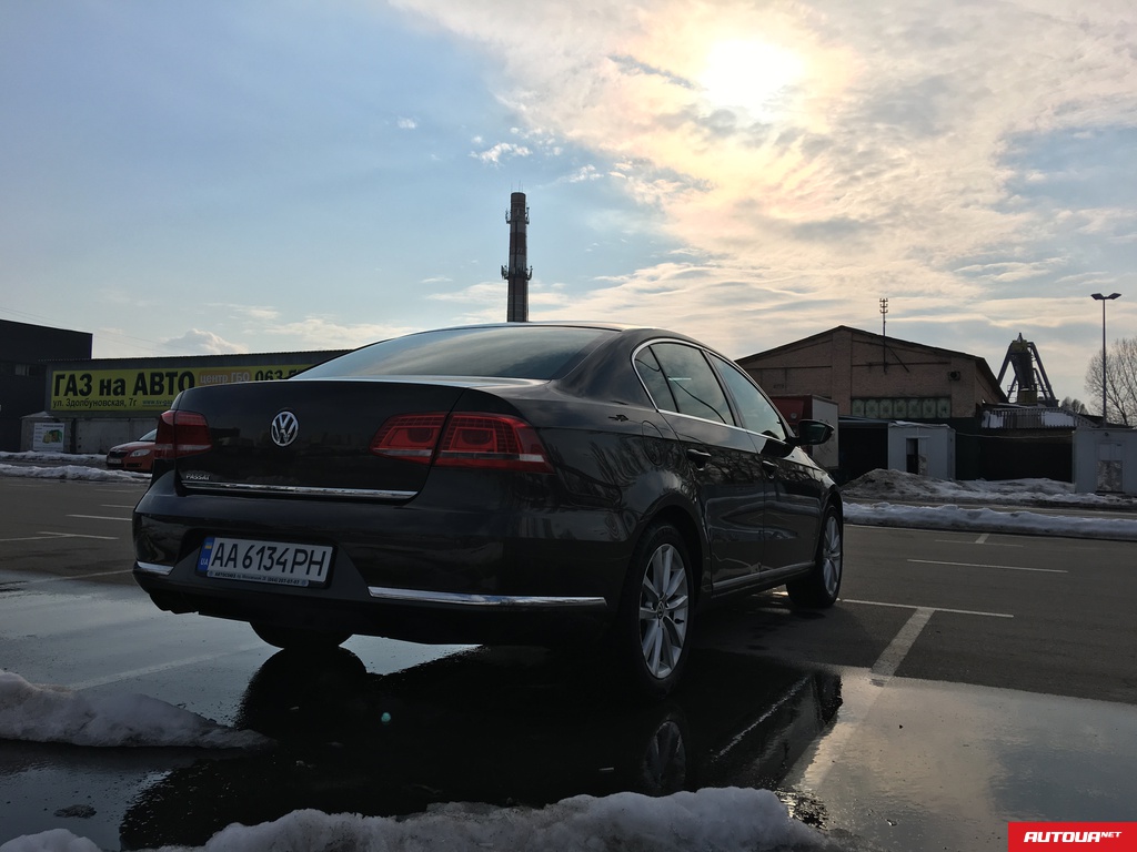 Volkswagen Passat 1,8 TSI PREMIUM 7 DSG 2013 года за 464 560 грн в Киеве