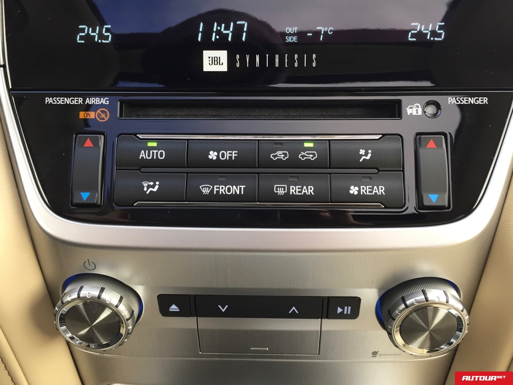 Toyota Land Cruiser 200 Premium 2015 года за 2 942 302 грн в Киеве