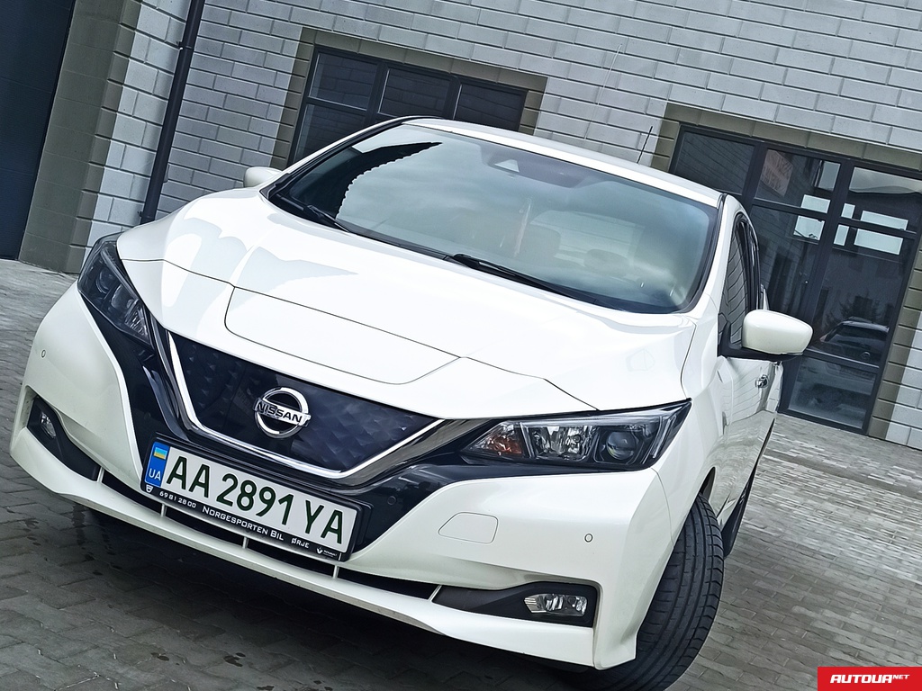 Nissan Leaf N-Connecta  2018 года за 358 303 грн в Киеве