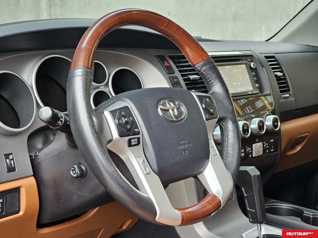 Toyota Sequoia Platinum 2016 года за 880 018 грн в Киеве