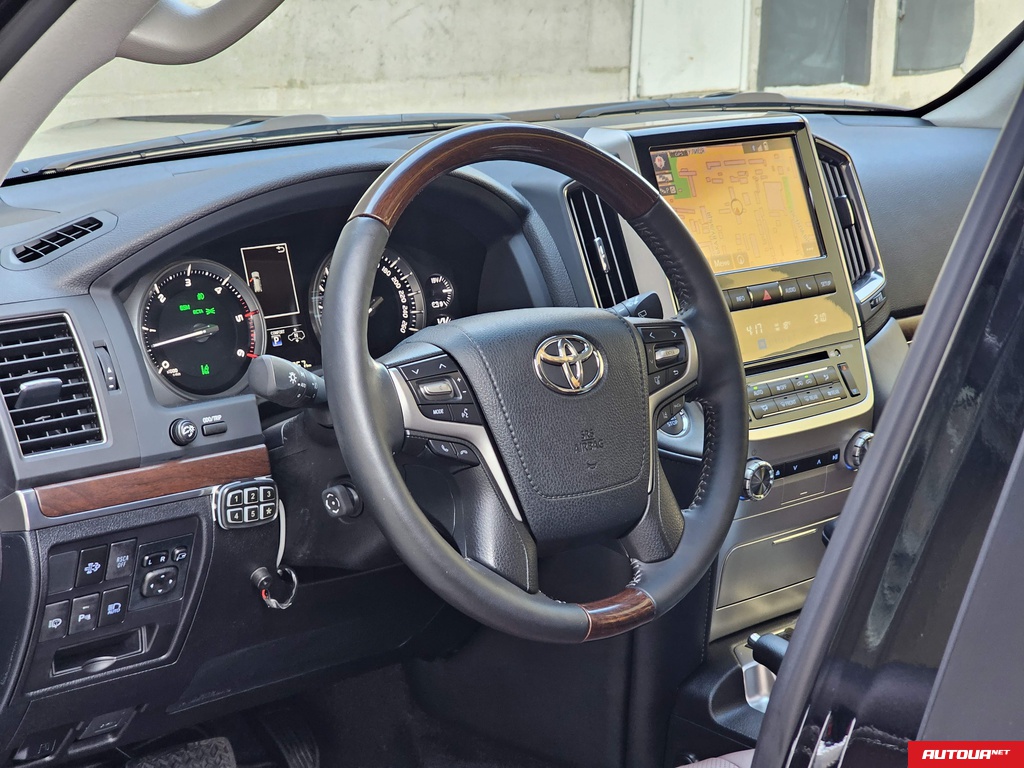 Toyota Land Cruiser 200  2017 года за 1 470 904 грн в Киеве