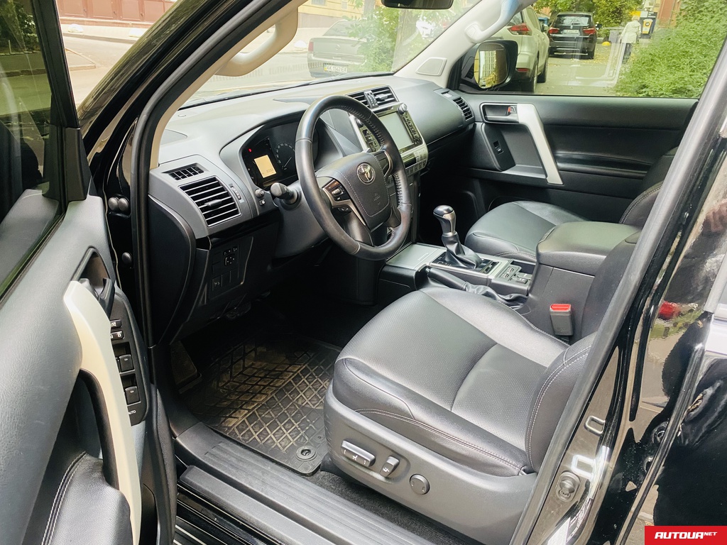 Toyota Land Cruiser Prado Comfort 2018 года за 829 755 грн в Киеве