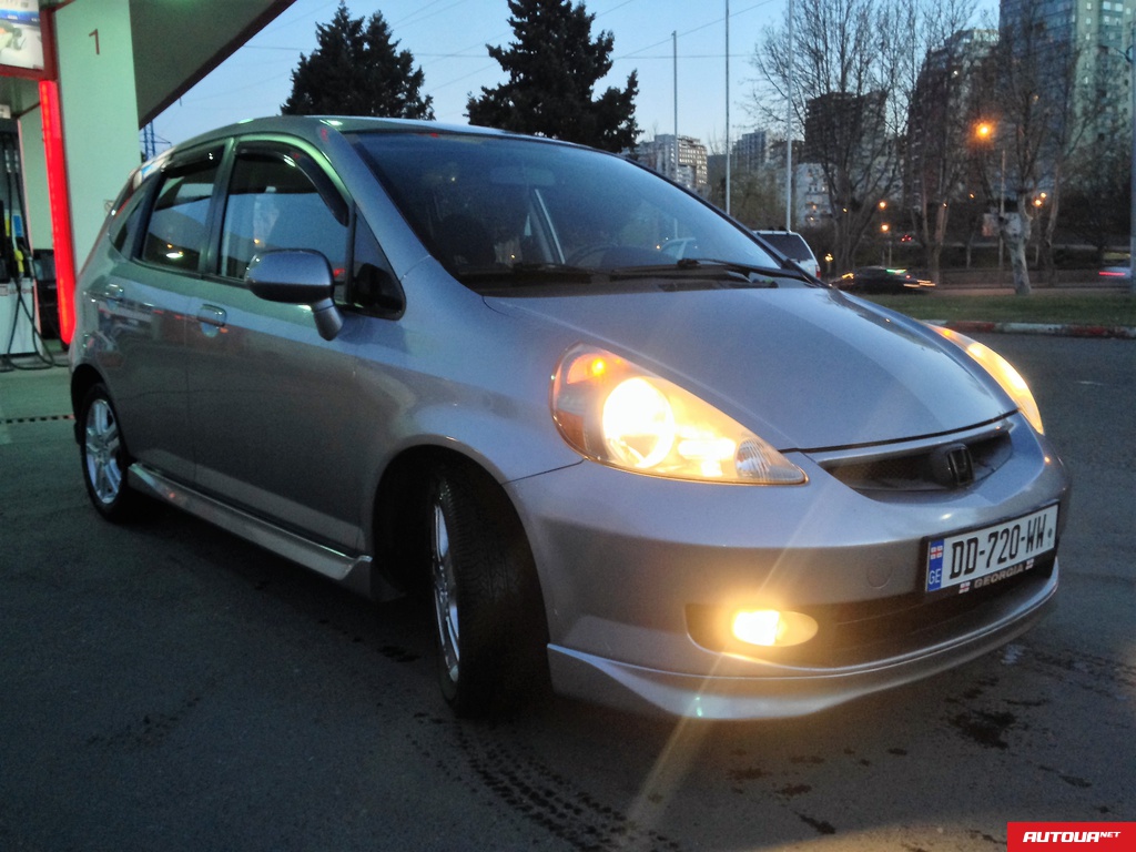 Honda Fit 1.5 вариатор 2008 года за 146 474 грн в Луганске