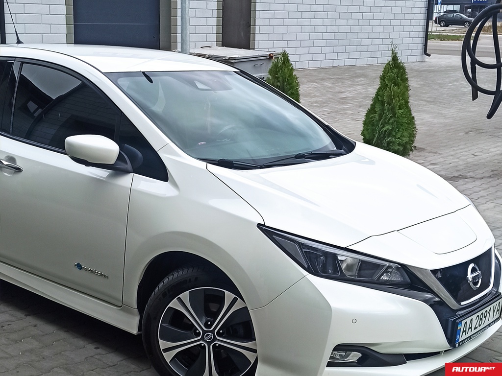 Nissan Leaf N-Connecta  2018 года за 358 303 грн в Киеве