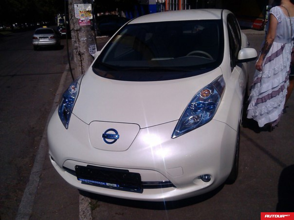 Nissan Leaf  2013 года за 445 394 грн в Днепре