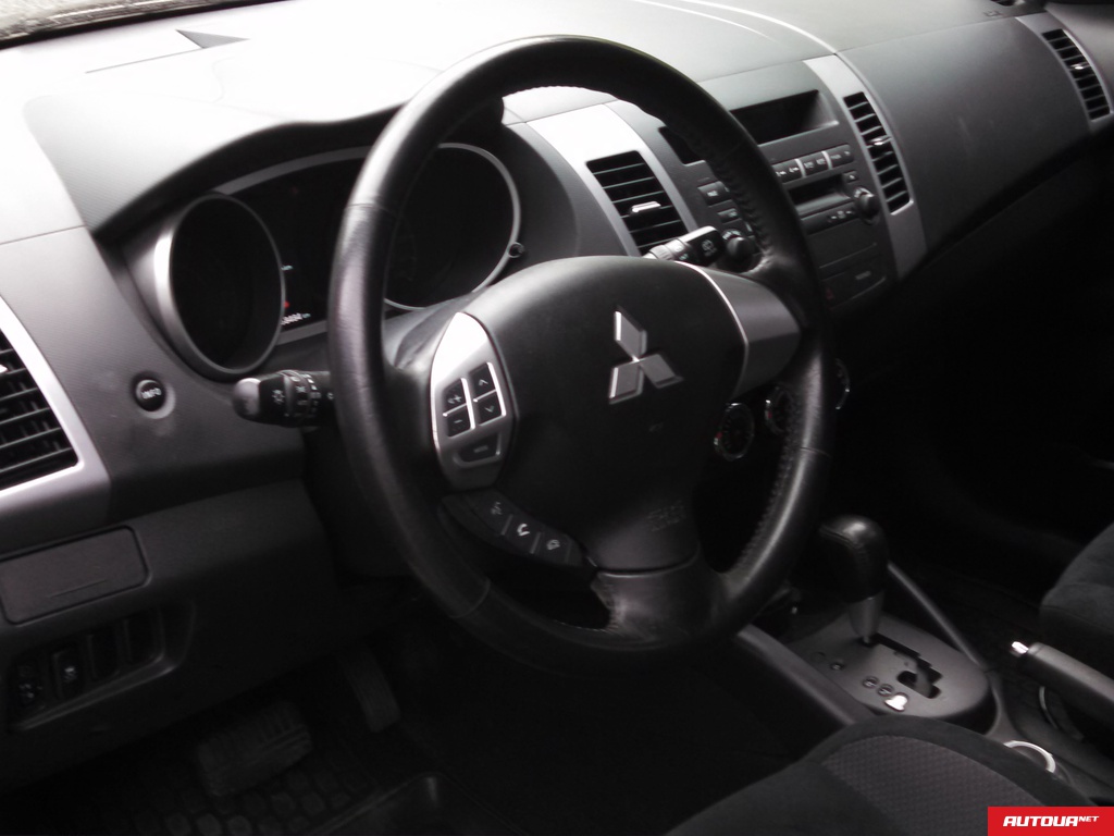 Mitsubishi Outlander XL 2.0 АТ 4WD 2011 года за 453 492 грн в Херсне