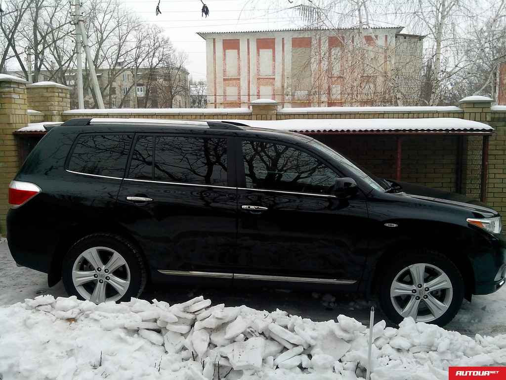 Toyota Highlander 3.5 AT Premium 2011 года за 1 276 797 грн в Луганске