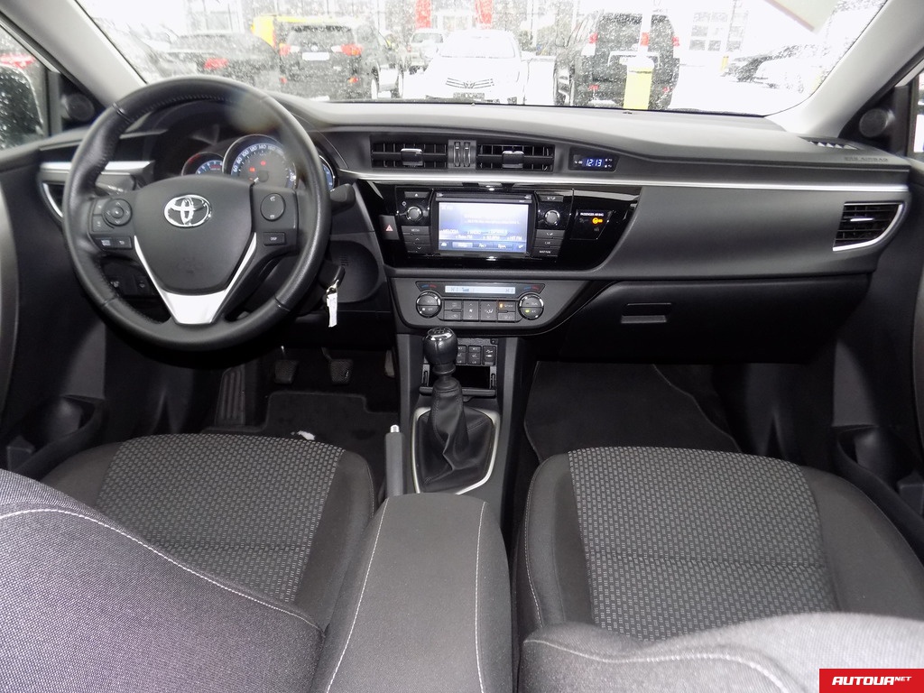 Toyota Corolla 1.6 МКП STYLE 2015 года за 528 000 грн в Киеве