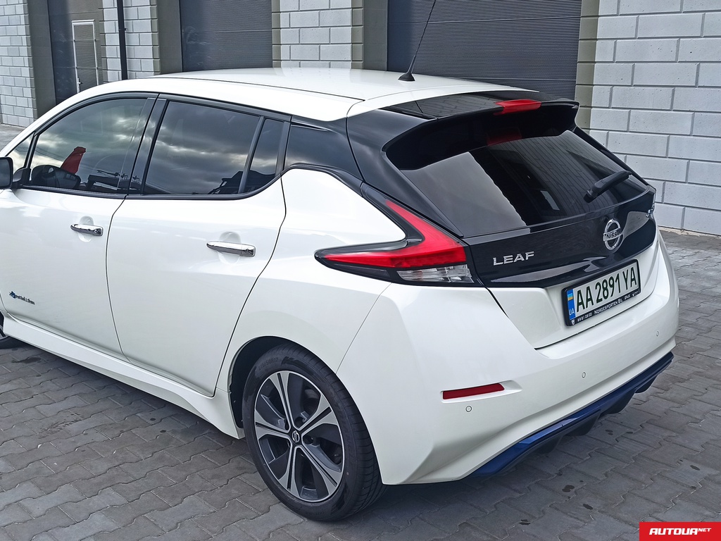 Nissan Leaf N-Connecta  2018 года за 358 303 грн в Киеве