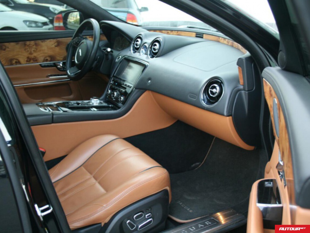 Jaguar XJ  2012 года за 1 107 282 грн в Киеве