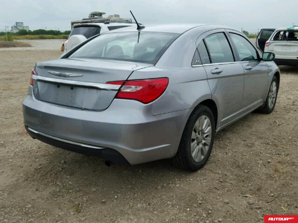 Chrysler 200 LX 2013 года за 148 465 грн в Киеве